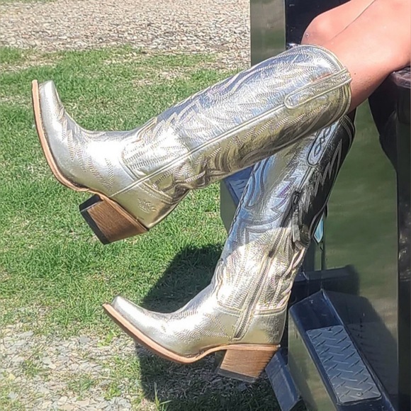 Junk Gypsy by Lane Boots-
Nighthawk Gold
Metallic Boots - Picture 5 of 9